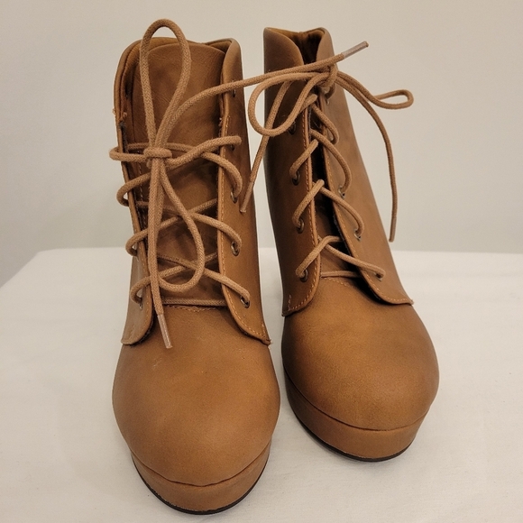 Soda faux leather lace up ankle boot w/ 4" heel size 7 - Picture 2 of 5